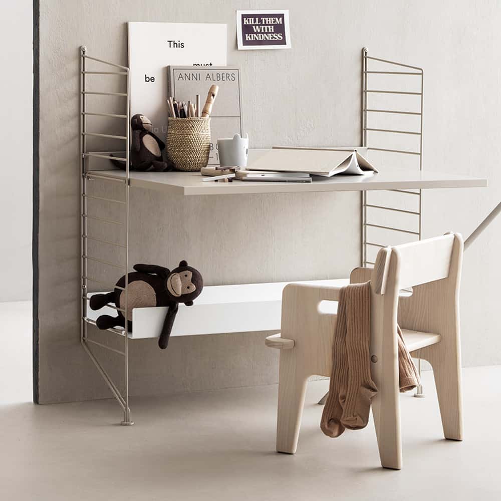 string-system-kidsroom-beige-white-desk_portrait
