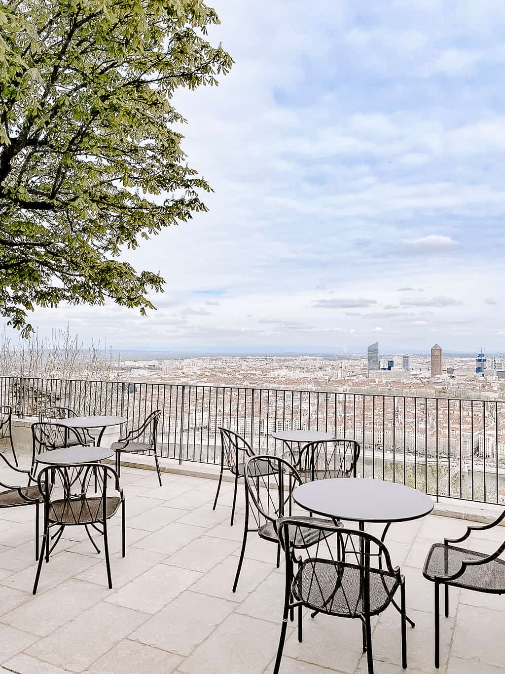 Hyggelig équipe le restaurant Bulle à Lyon Fourvière