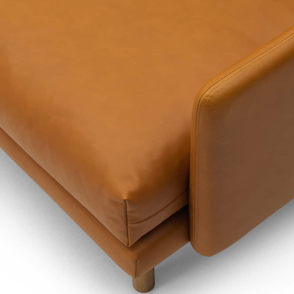 Bruunmunch_furniture_Emo_Sofa_Leather_Dakar_Cognac_Oak_Natural_Oil_Detail