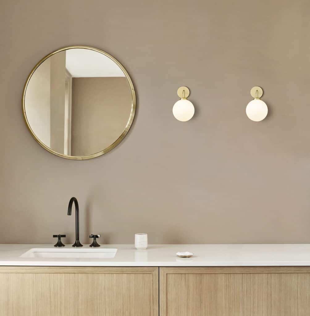 Nuura_Apiales_Wall_Brushed_Brass_Hard-Wired_lifestyle_2