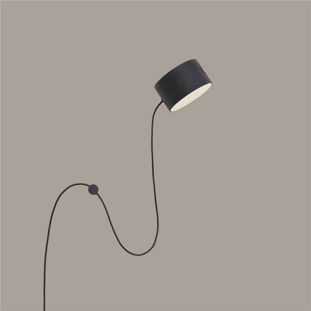 Post-floor-lamp-black-wall-Muutoa-5000x5000-hi-res