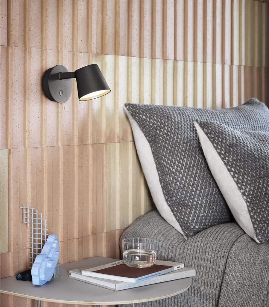 Tip-Wall-lamp-black-airy-half-side-table-grey-twine-cushion-grey-rythm-throw-light-grey-muuto-med-res