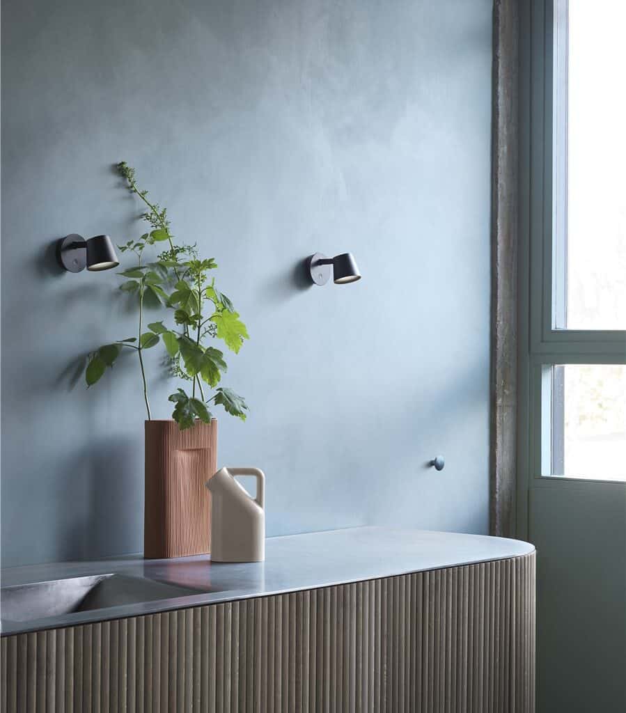 Tip-wall-lamp-black-ridge-vase-terracotta-tub-jug-dots-metal-muuto-med-res