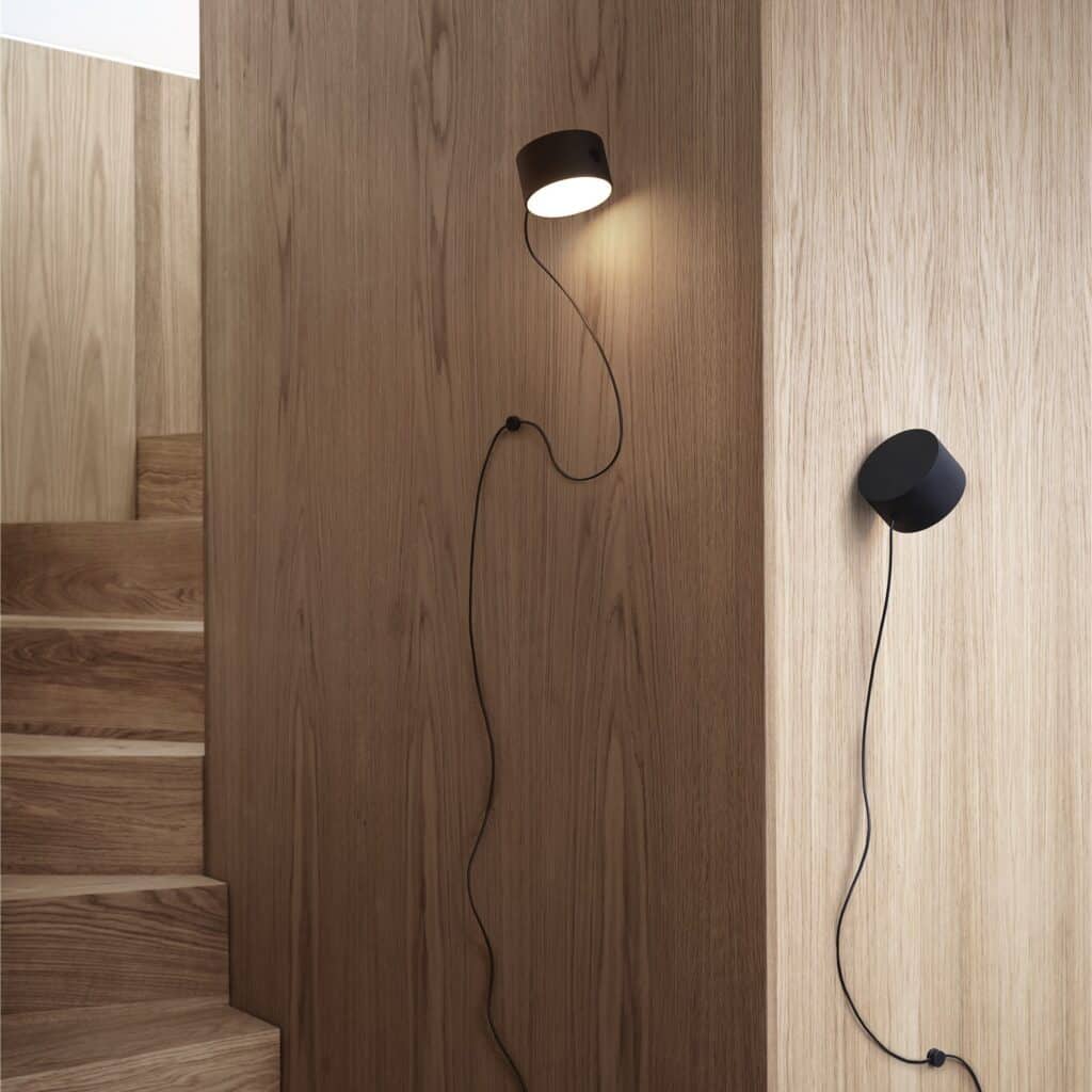 Post-wall-lamp-black-muuto-org