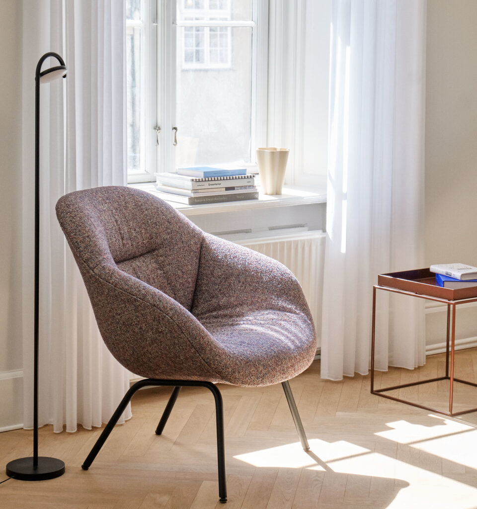 AAL_87_Soft_Swarm_multi_colour_black_powder_coated_steel_base_Marselis_Floor_Lamp_black_Tray_Table_chocolate_high_gloss