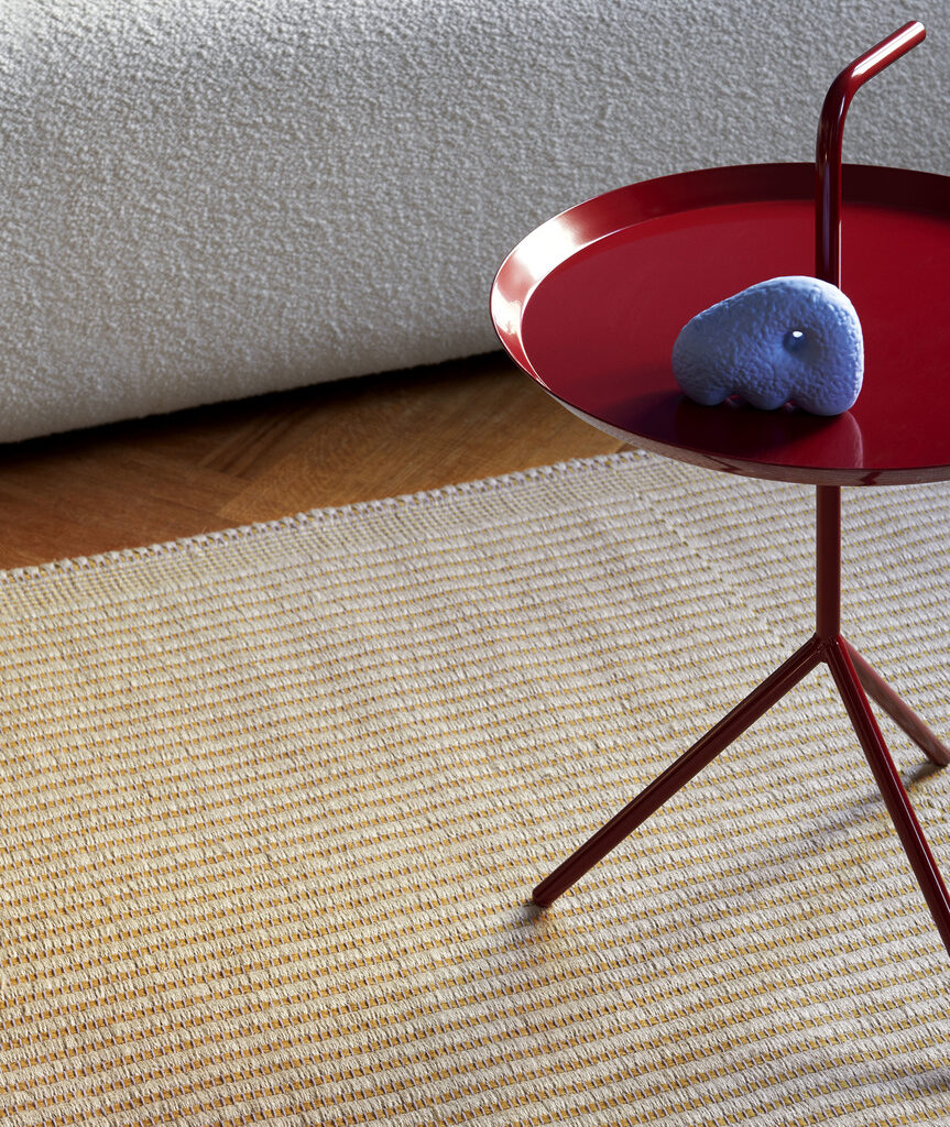 DLM_cherry_red_high_gloss_W_and_S_Little_Lion_Sculpture_light_blue_Tapis_off_white_and_lavender