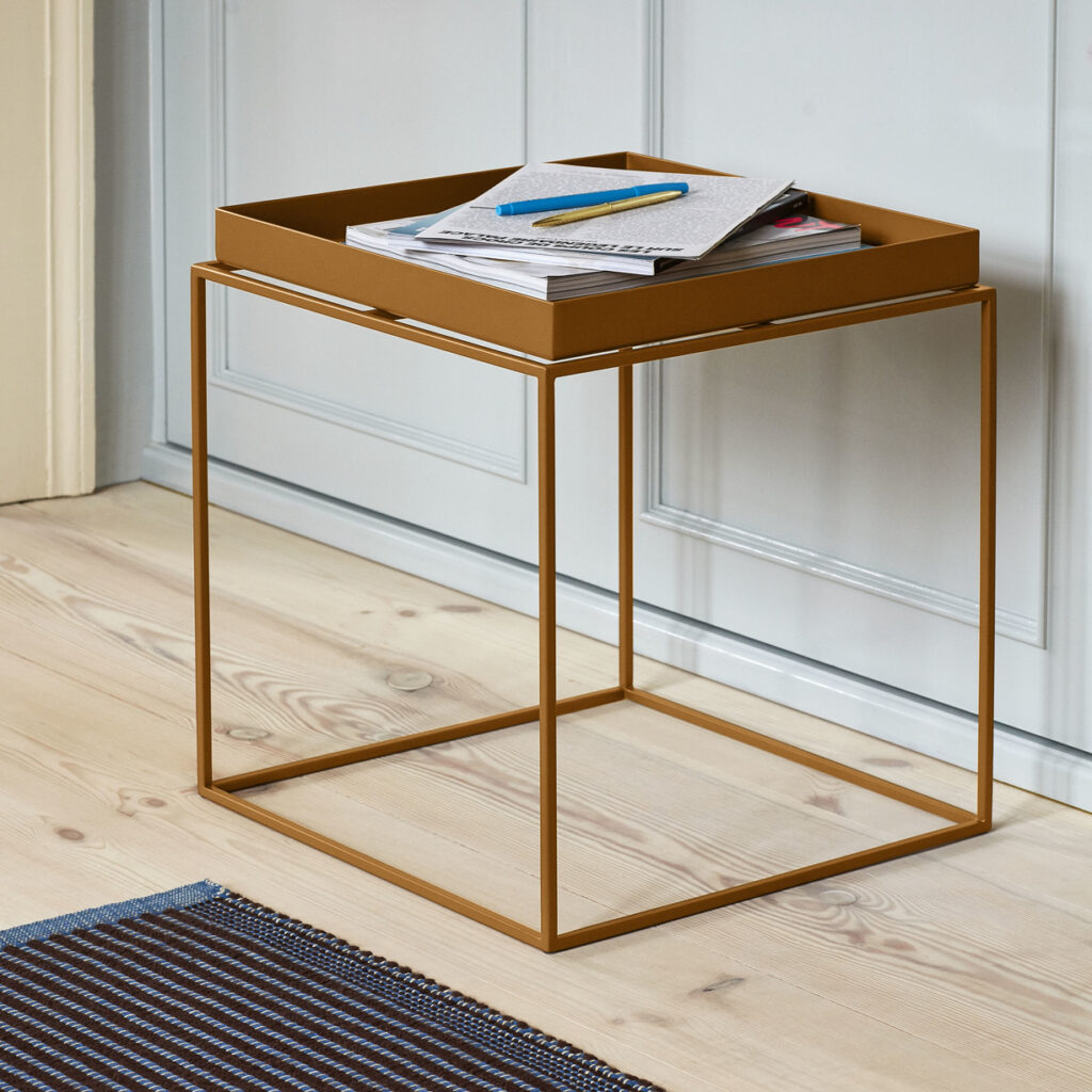 Tray_Table_toffee_Tapis_chestnut_and_blue_